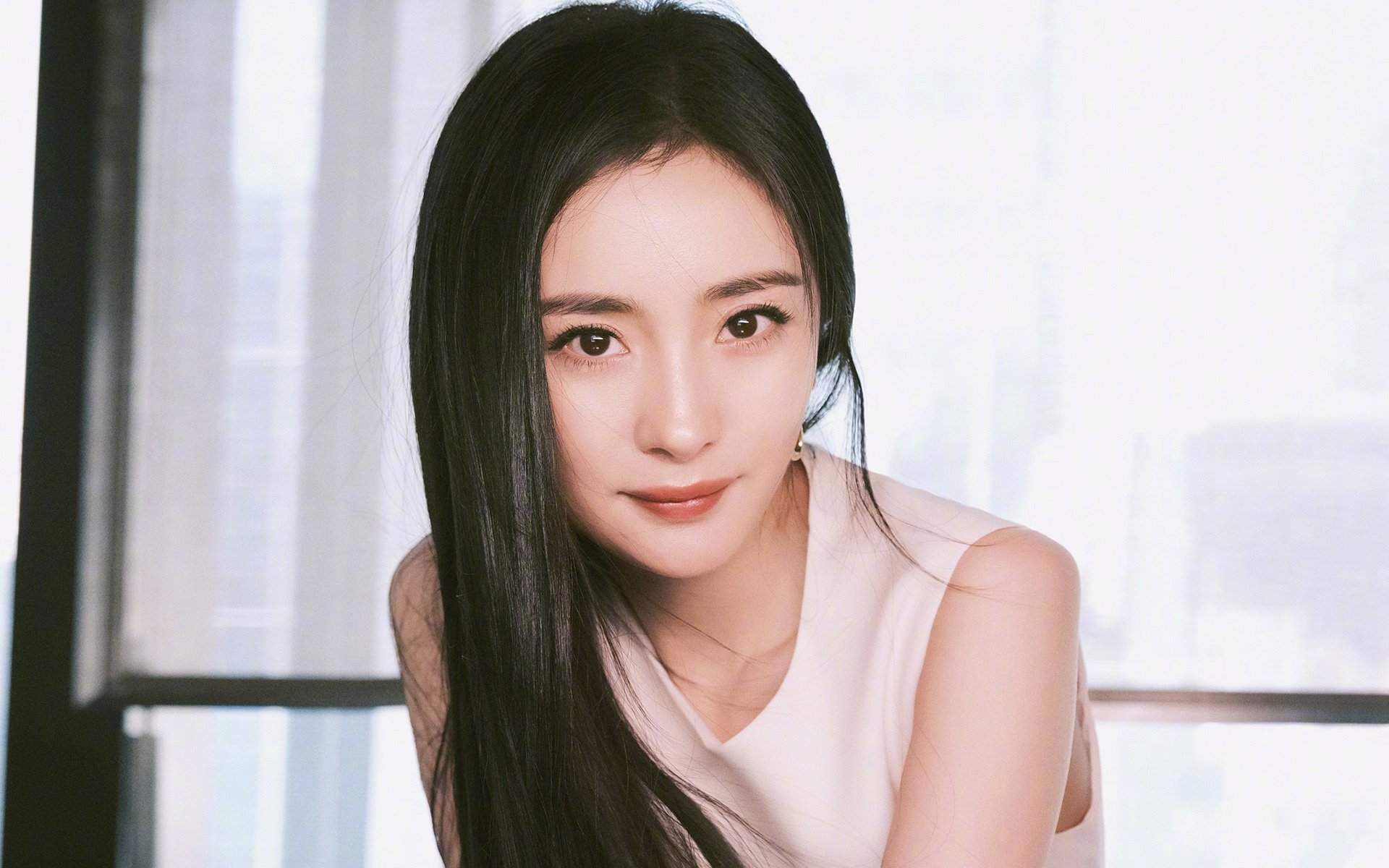 “高新体育中心:健力赛事展示力量与耐力的极致比拼”