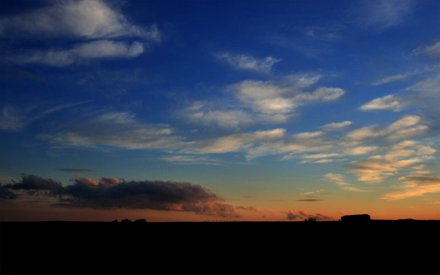 比赛节奏是否影响球员场上沟通频率，详述什么是比赛节奏