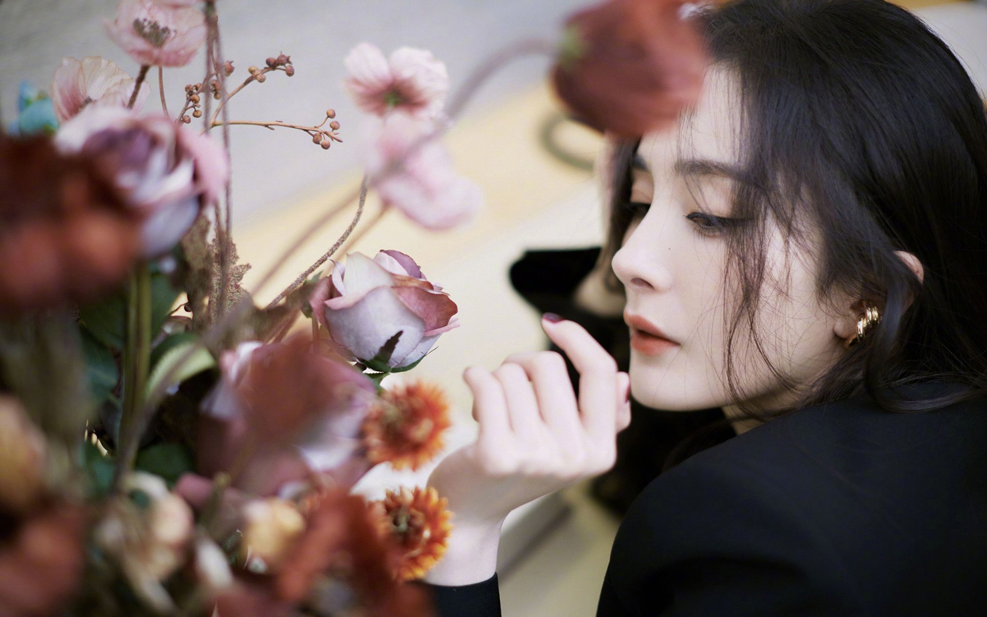 爱游戏全站-中国足球国家队强化技战术训练协同效率，国足技战术分析