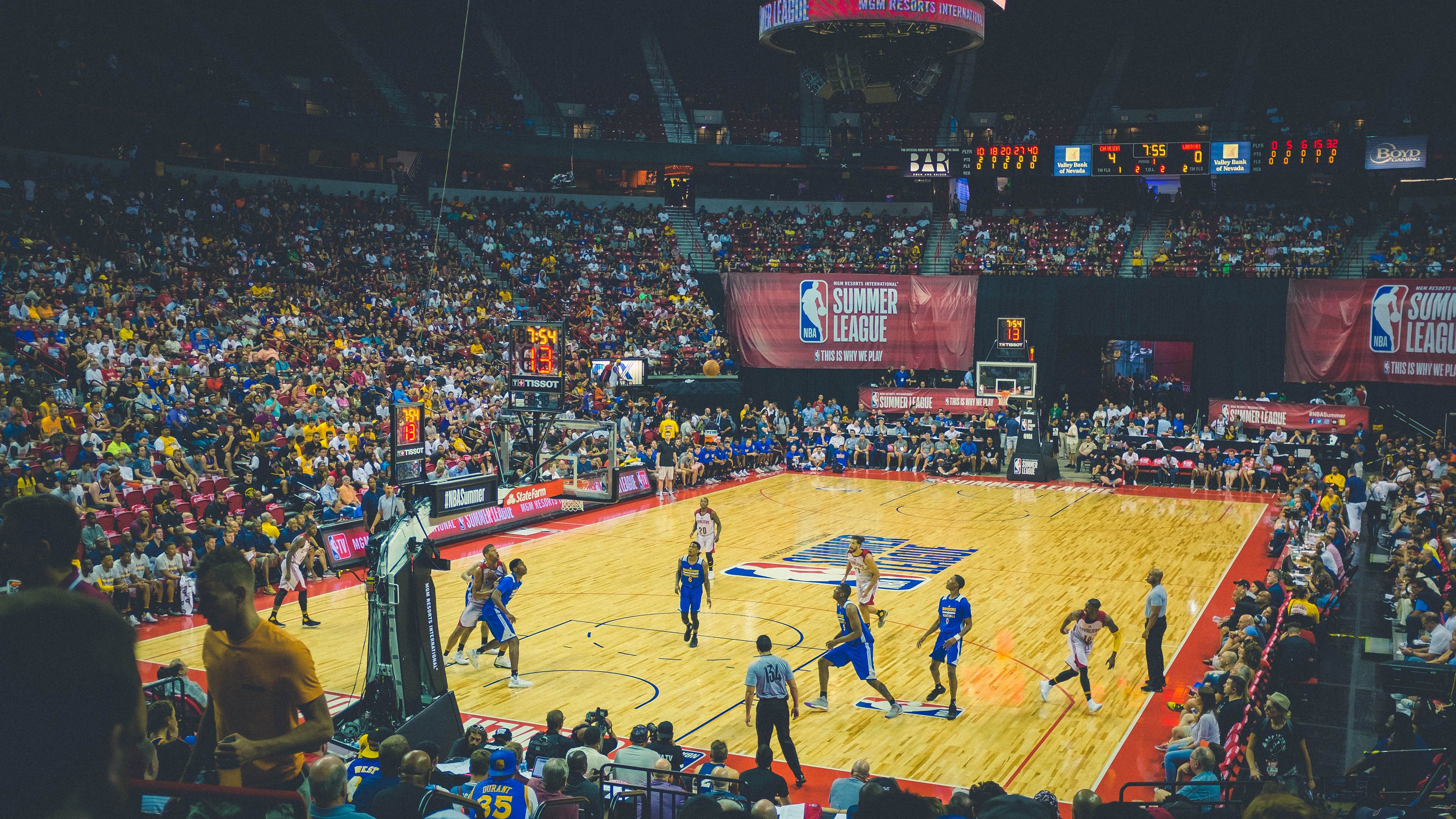 室内田径世锦赛:女子跳高2米08破世界纪录 塔拔伦西卡再登巅峰